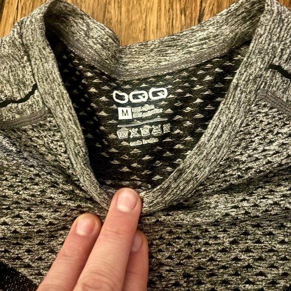 OQQ Men’s Gray and Black Athletic T-Shirt NWOT - Picture 2 of 3